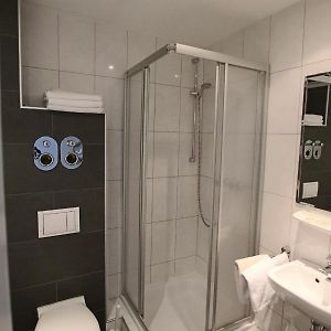 Zimmer mit zwei Einzelbetten